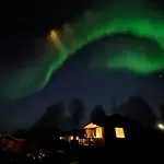 Semesterbostad Private Riverside & Sauna - Northern Lights From Your Terrace *