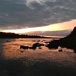 Semesterbostad Private Riverside & Sauna - Northern Lights From Your Terrace