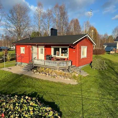 Riverside Beneath The Northern Lights 度假居 佩洛