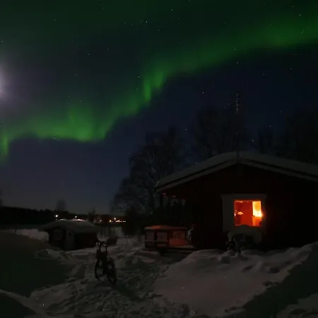 Riverside Beneath The Northern Lights * Pello