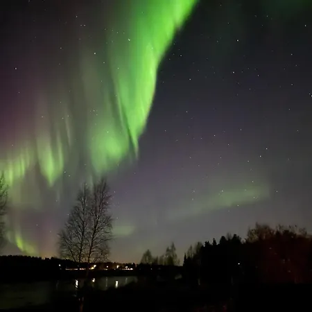 Riverside Beneath The Northern Lights Hébergement de vacances *
