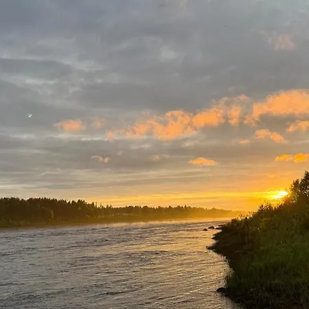 Riverside Beneath The Northern Lights Hébergement de vacances *