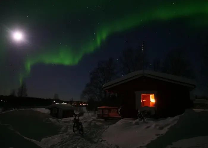 Riverside Beneath The Northern Lights * 佩洛