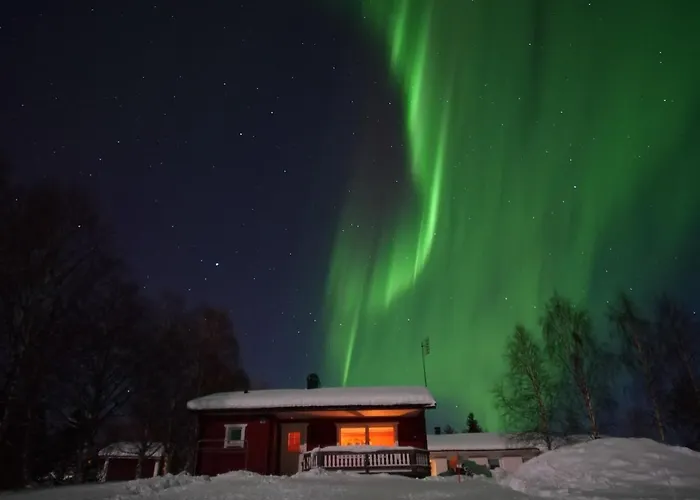 Riverside Beneath The Northern Lights 度假居
