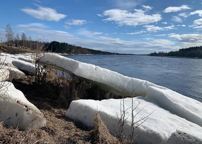 Holiday home Riverside Beneath The Northern Lights *