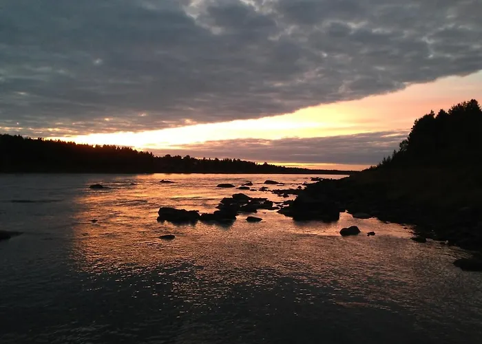 度假居 Riverside Beneath The Northern Lights