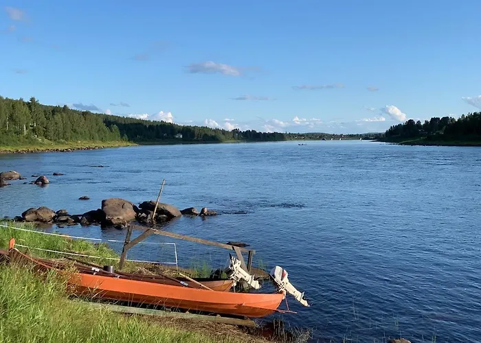 Riverside Beneath The Northern Lights 度假居 *